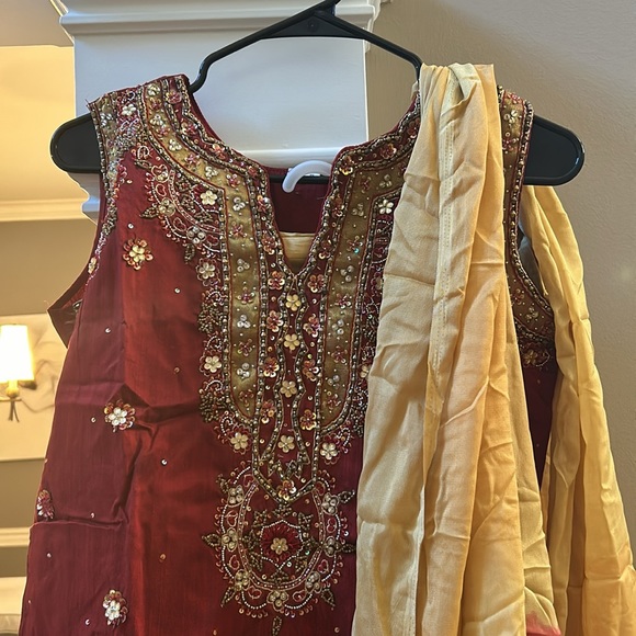 Patiala dress never worn it’s has attached sleeves inside. - Picture 5 of 5